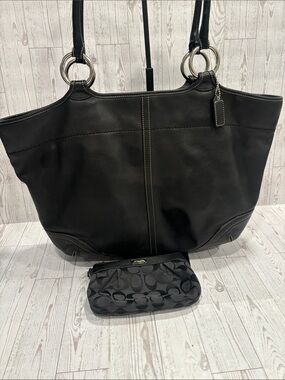 Coach Vintage SoHo Smooth Black Leather Tote with Black Signature Wristlet